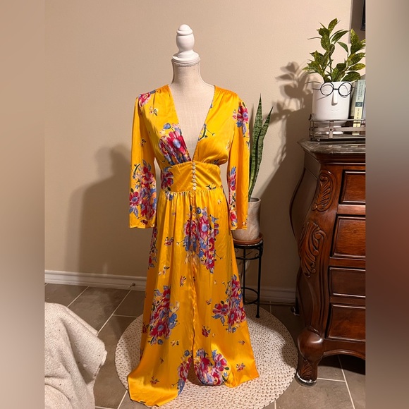 Free People robe - like new - medium - Picture 1 of 3